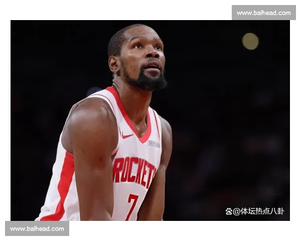 杜兰特直言矮个后卫首发困境:防守铁闸或进攻奇才方能破局 杜兰特直言矮个后卫首发困境:防守铁闸或进攻奇才方能破局