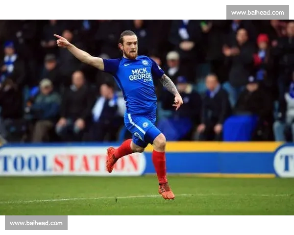 英甲锋霸杰德 - 琼斯自由身投德甲！彼得堡联痛失千万级摇钱树