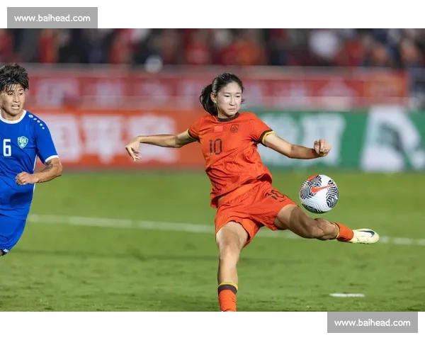 连续颠球过人惊艳永川!中国女足新星演绎教科书级技巧 连续颠球过人惊艳永川!中国女足新星演绎教科书级技巧