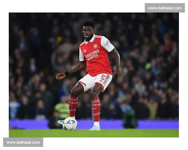 周薪 20 万镑留不住！阿森纳铁腰托马斯自由身离队，枪手火速敲定丹麦新核